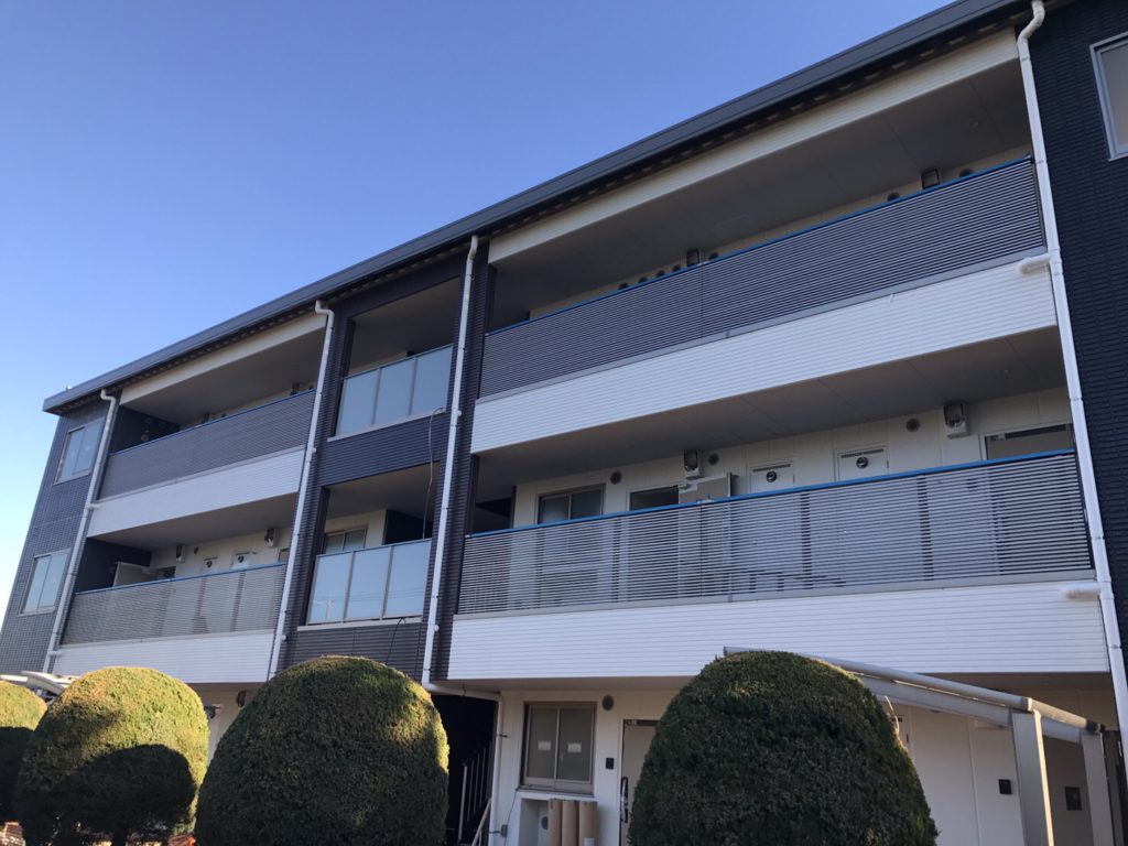 アルミのガラス手摺 アルミ横格子手摺 千葉県船橋市の防犯対策 リフォームなら 株式会社アイジャスト